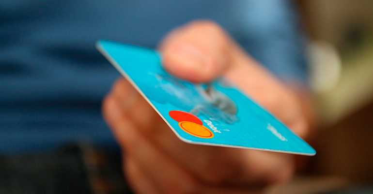 A equiparação das administradoras de cartão de crédito aos bancos /upload/15554322595cb60343e7ba5.jpg